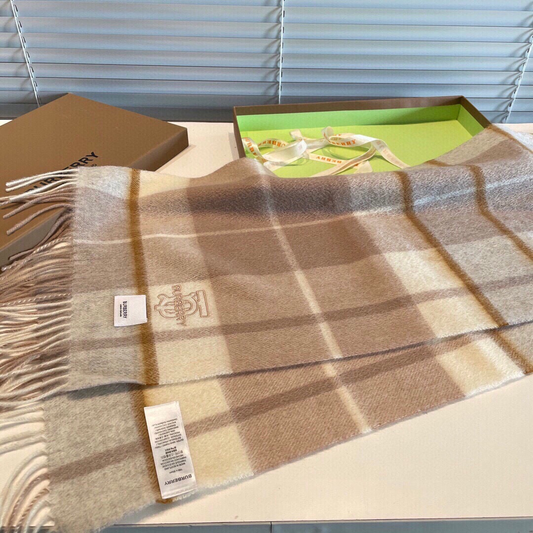 B家。【男女围巾】怒赞自留，难得的高端男款！家属福利！巴宝莉非常正的男士围巾~面料大爱，非常柔软细腻舒服