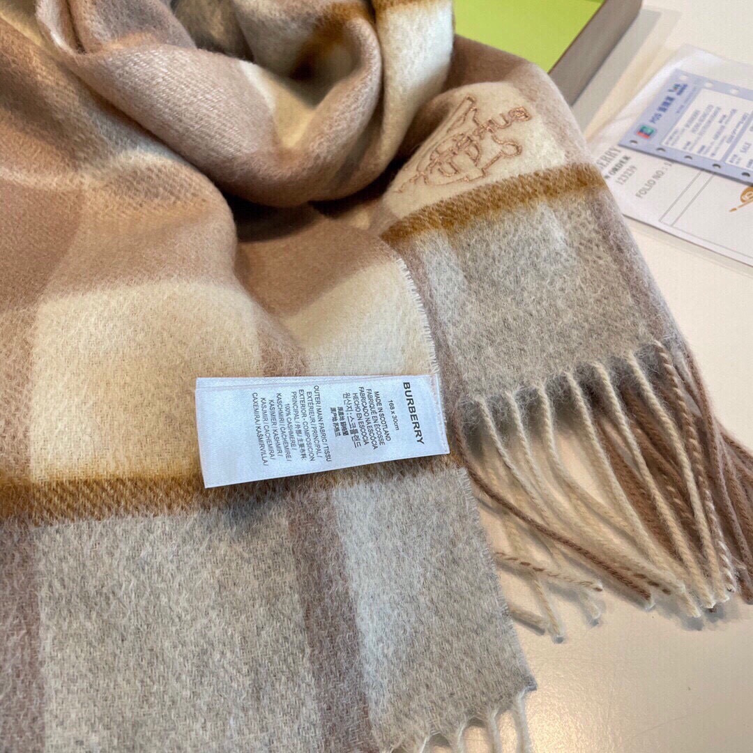 B家。【男女围巾】怒赞自留，难得的高端男款！家属福利！巴宝莉非常正的男士围巾~面料大爱，非常柔软细腻舒服