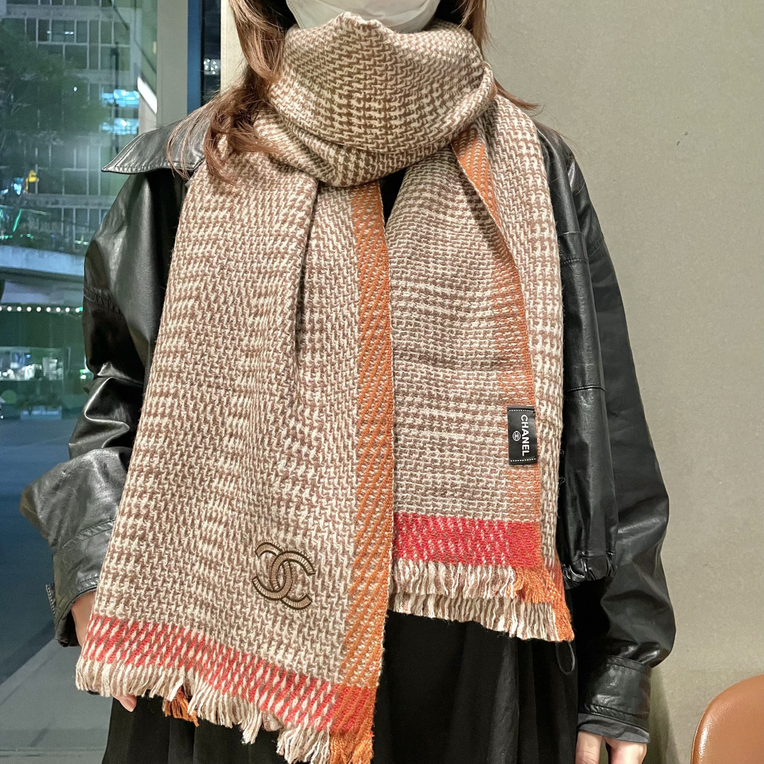 新款 搭配利器🆕🆕 香奈儿系列货 专供viP 产品 ♥顶级苏格兰进口绵羊毛 纹路织法使围巾赋有弹性且柔软