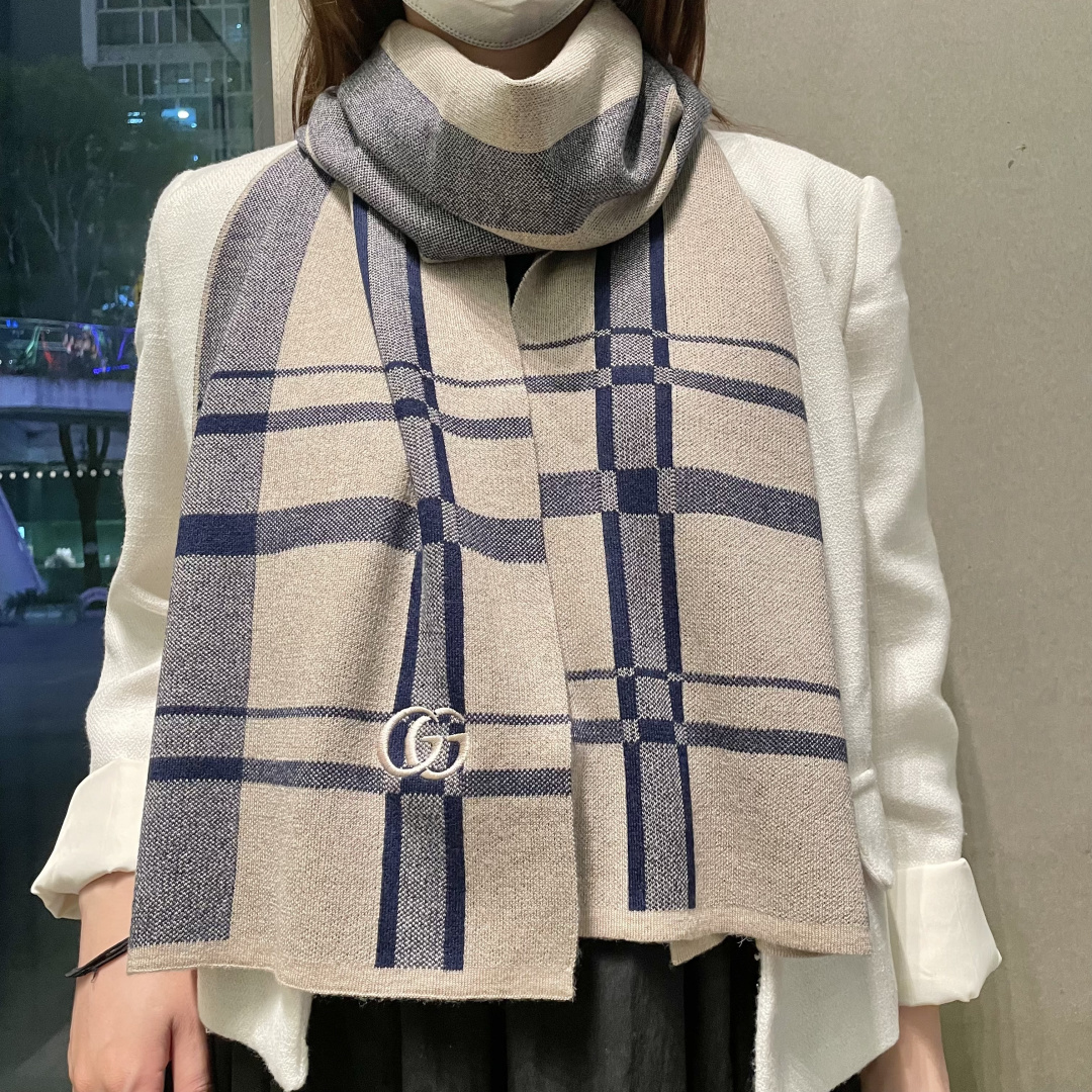 爆款到货古奇男女通用针织围巾👑柔和舒适的羊毛带来今季最温暖贴心呵护❤️最顶级的品质❤️羊绒线织出漂亮精致