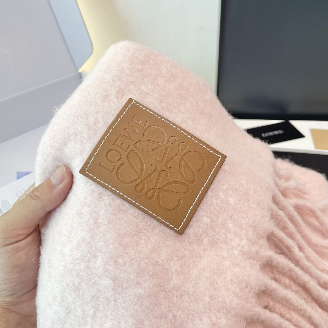 罗意威超美新款马海毛围巾！超级推荐入手！】质感好货！主打的马海毛围巾~据说超难买哦！！打了好多次版！终于