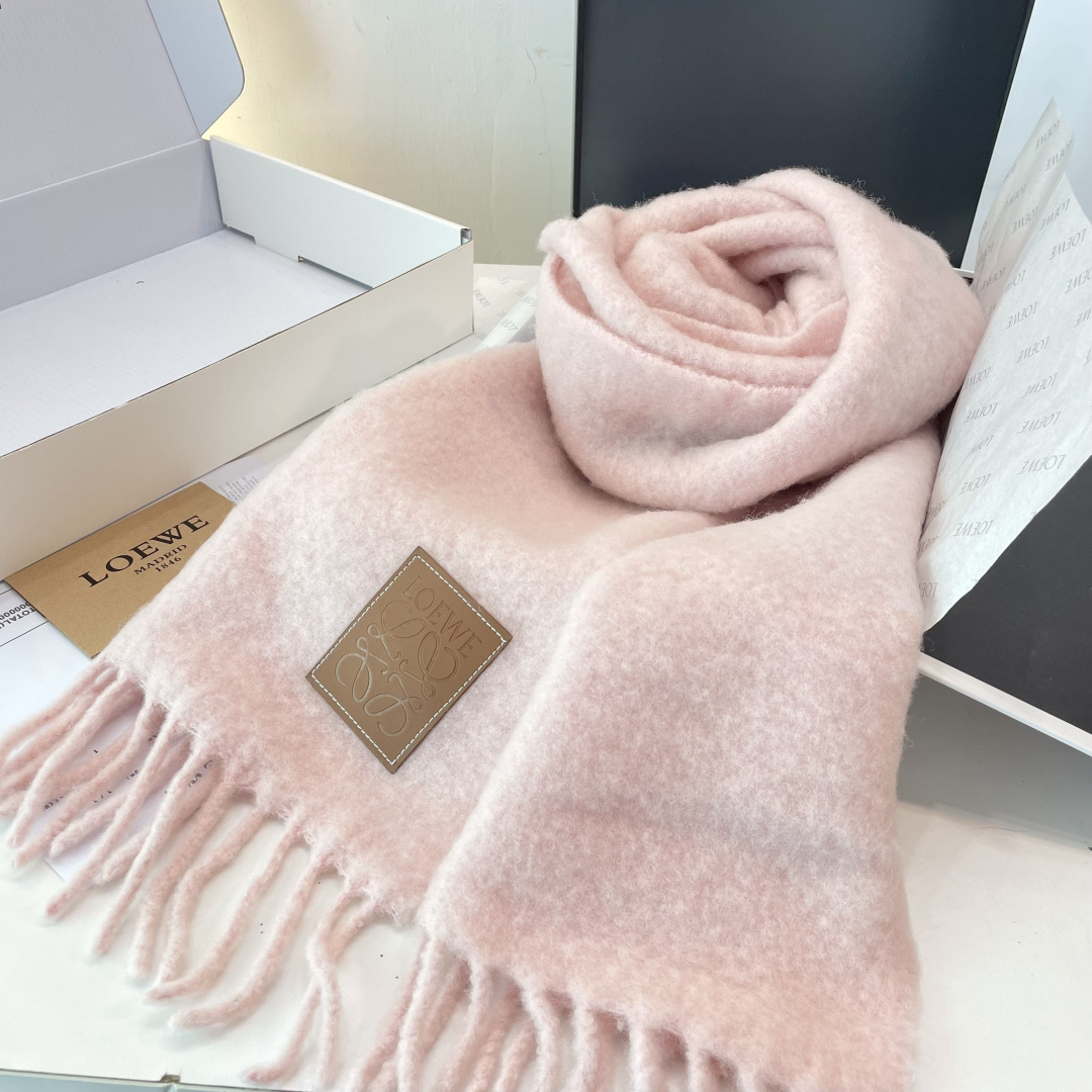 罗意威超美新款马海毛围巾！超级推荐入手！】质感好货！主打的马海毛围巾~据说超难买哦！！打了好多次版！终于