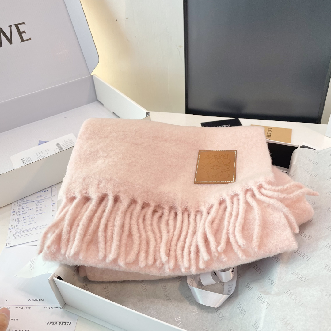 罗意威超美新款马海毛围巾！超级推荐入手！】质感好货！主打的马海毛围巾~据说超难买哦！！打了好多次版！终于