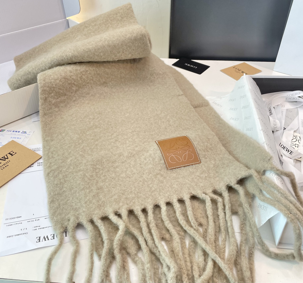 罗意威超美新款马海毛围巾！超级推荐入手！】质感好货！主打的马海毛围巾~据说超难买哦！！打了好多次版！终于
