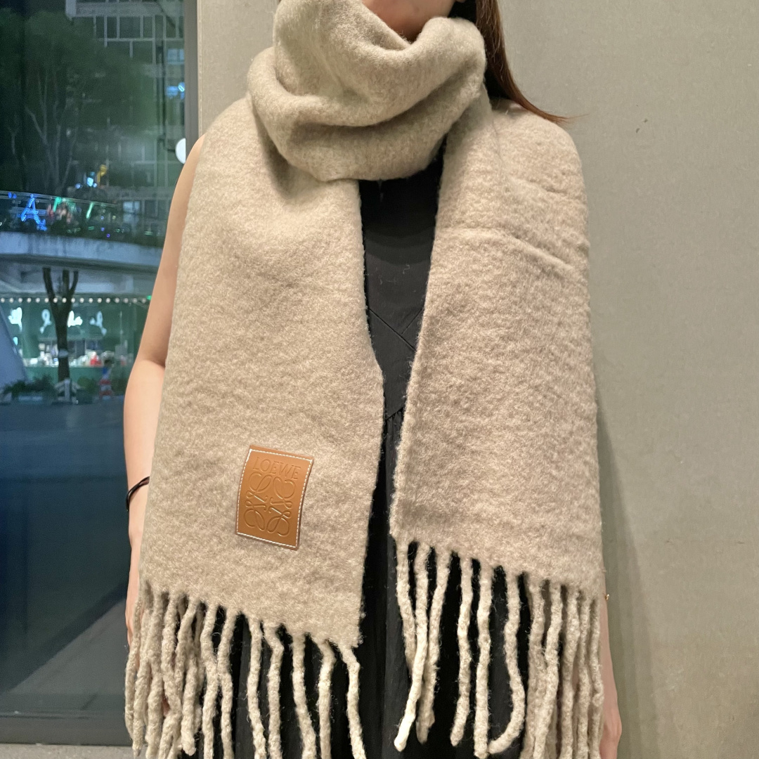 罗意威超美新款马海毛围巾！超级推荐入手！】质感好货！主打的马海毛围巾~据说超难买哦！！打了好多次版！终于