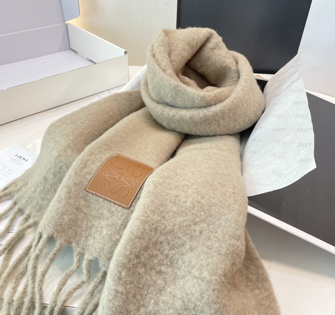 罗意威超美新款马海毛围巾！超级推荐入手！】质感好货！主打的马海毛围巾~据说超难买哦！！打了好多次版！终于
