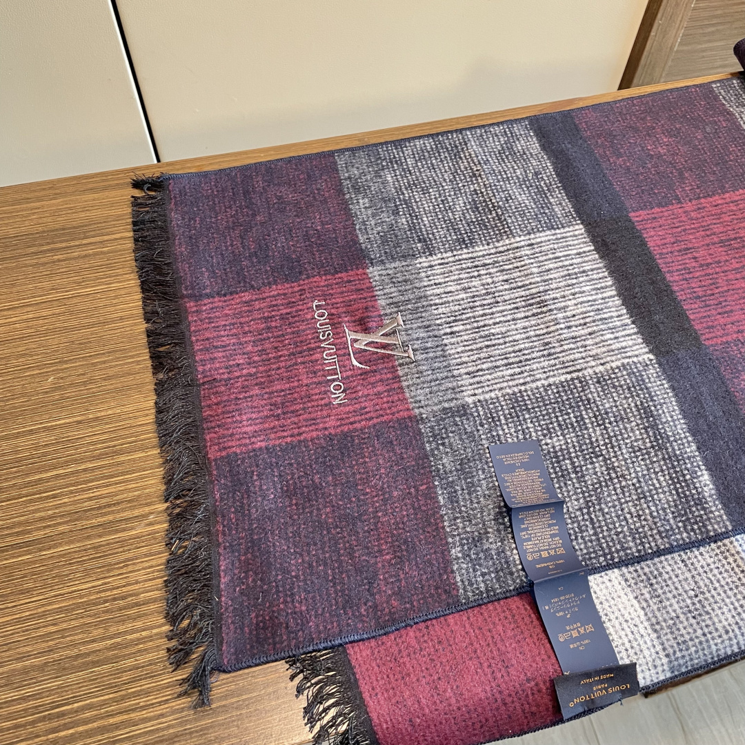 超级大爆款专柜同步 经典设计完美，若隐若现的lv标志，强烈推荐手慢无‼️千万别去专柜买‼️代购就要380