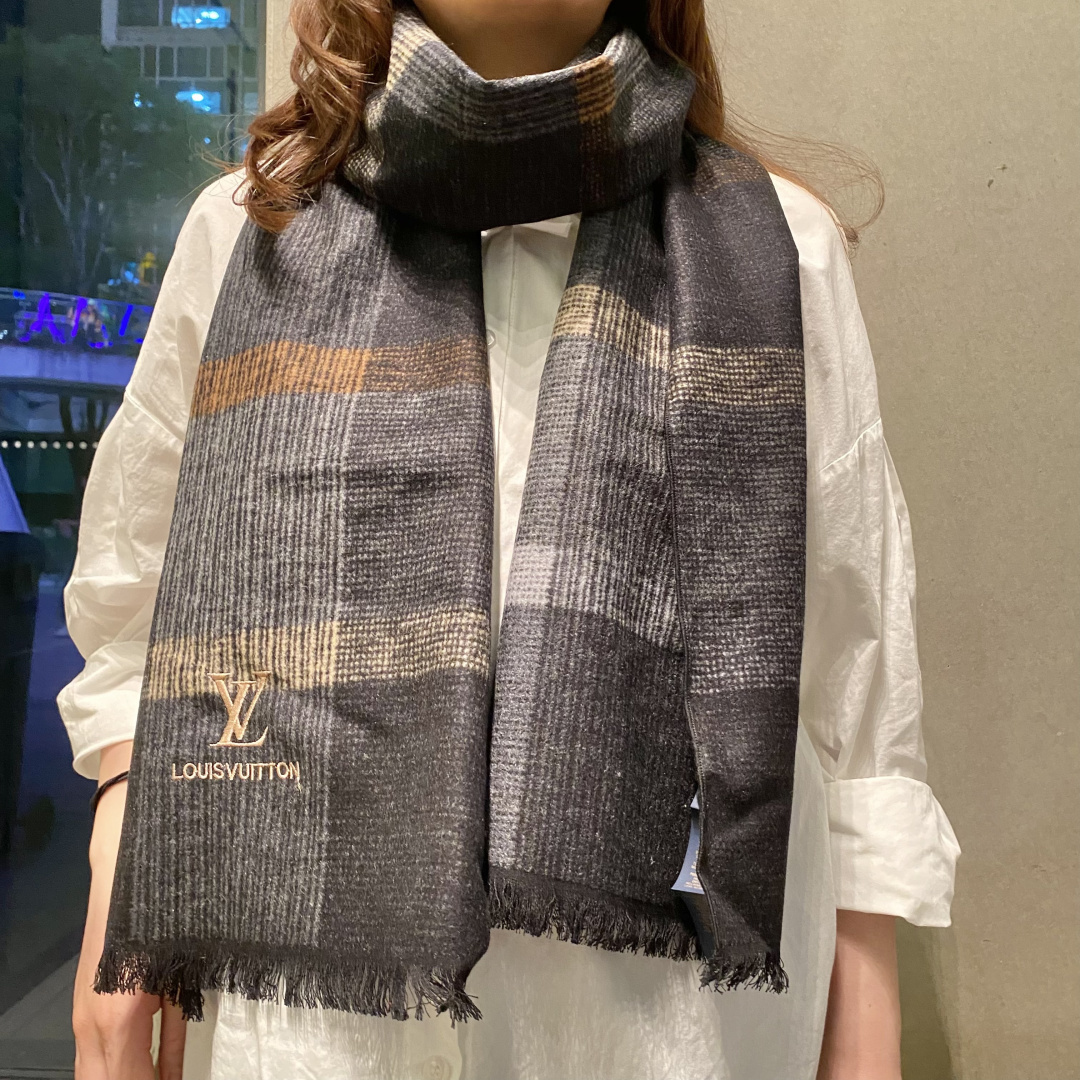 超级大爆款专柜同步 经典设计完美，若隐若现的lv标志，强烈推荐手慢无‼️千万别去专柜买‼️代购就要380