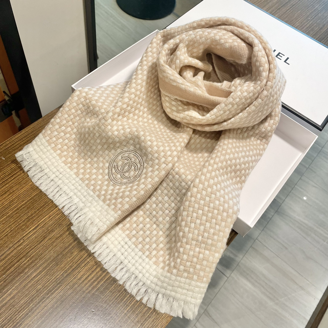 新款 搭配利器🆕🆕 香奈儿系列货 专供viP 产品 ♥顶级苏格兰进口绵羊毛 纹路织法使围巾赋有弹性且柔软