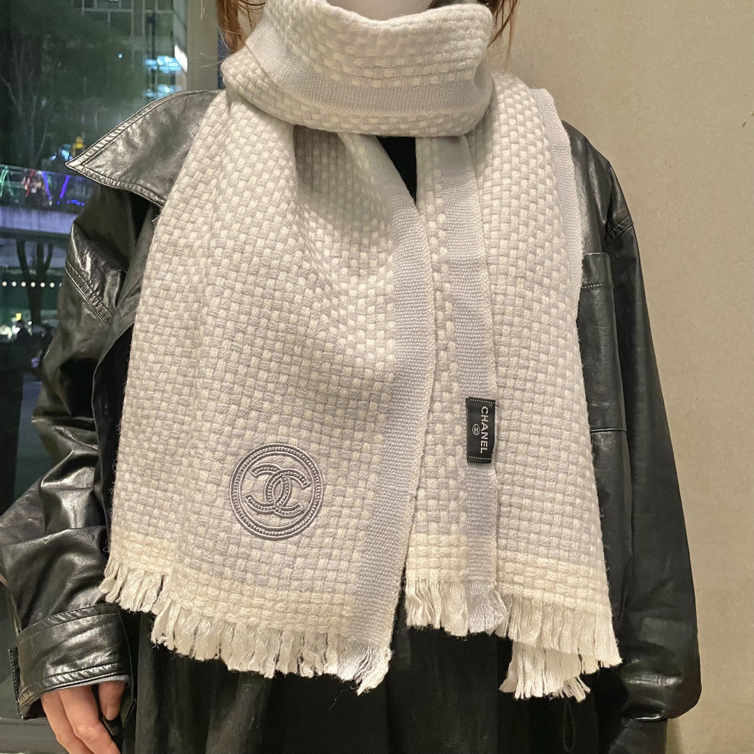 新款 搭配利器🆕🆕 香奈儿系列货 专供viP 产品 ♥顶级苏格兰进口绵羊毛 纹路织法使围巾赋有弹性且柔软