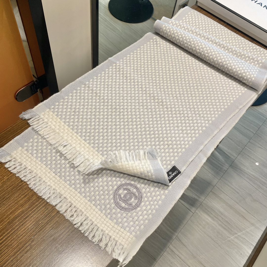 新款 搭配利器🆕🆕 香奈儿系列货 专供viP 产品 ♥顶级苏格兰进口绵羊毛 纹路织法使围巾赋有弹性且柔软