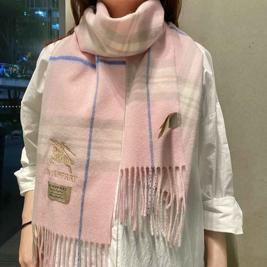 爆款‼️顶级高尖端巴宝利供迪拜出口货‼️】🎀男士女士围巾新品✨羊绒经典条纹编织👐围巾♨️高尖端产物⚠️经