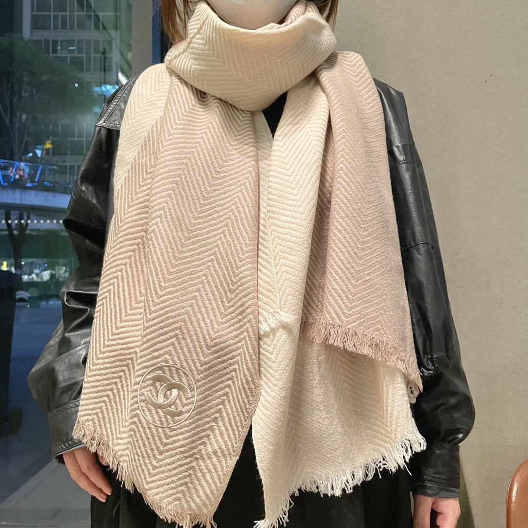 viP推荐👍香奈儿 专柜最新款‼️。爆款哦 😘💍实物真心美 🎀人字纹小香💓💃🏻无论设计都是非常到位☀️细