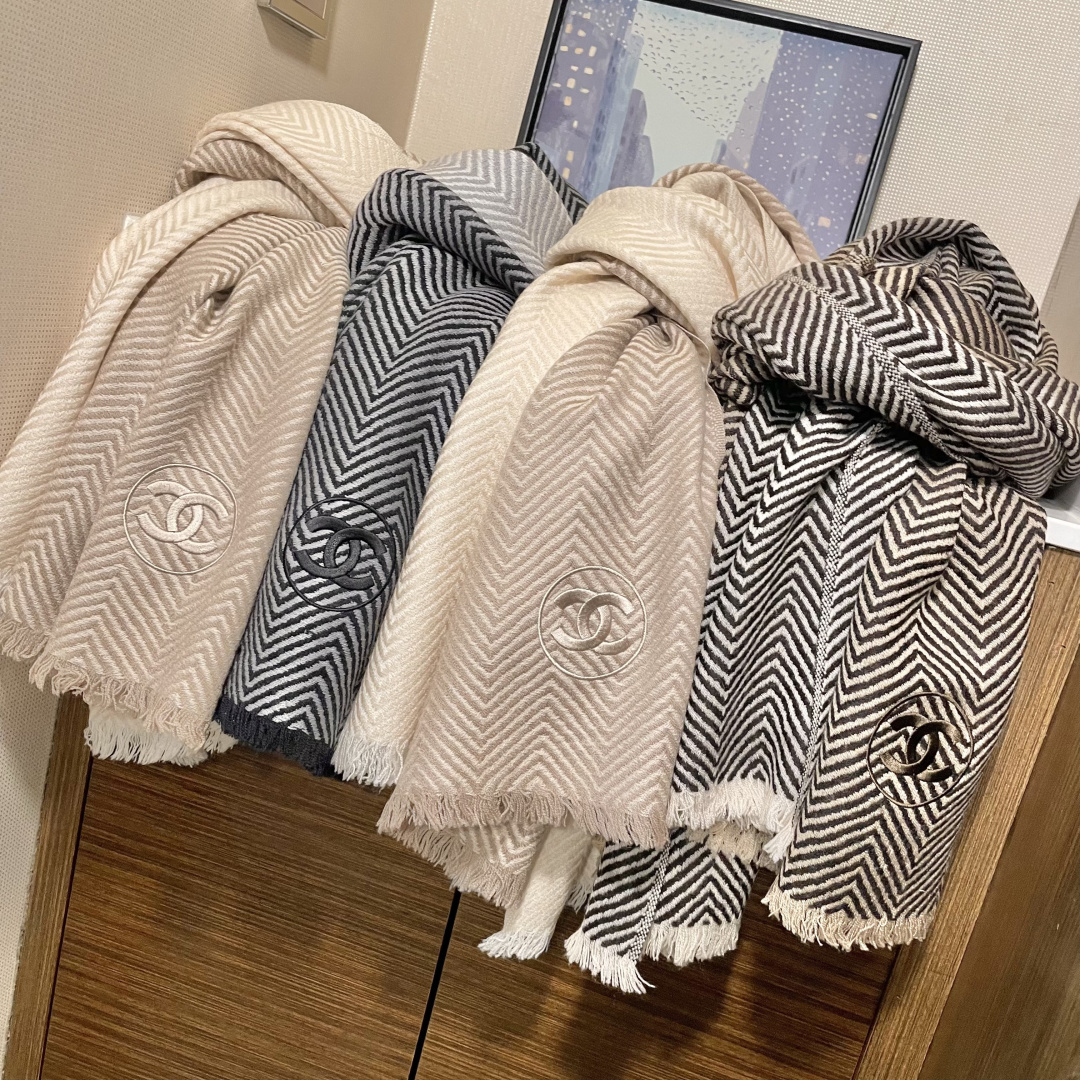 viP推荐👍香奈儿 专柜最新款‼️。爆款哦 😘💍实物真心美 🎀人字纹小香💓💃🏻无论设计都是非常到位☀️细