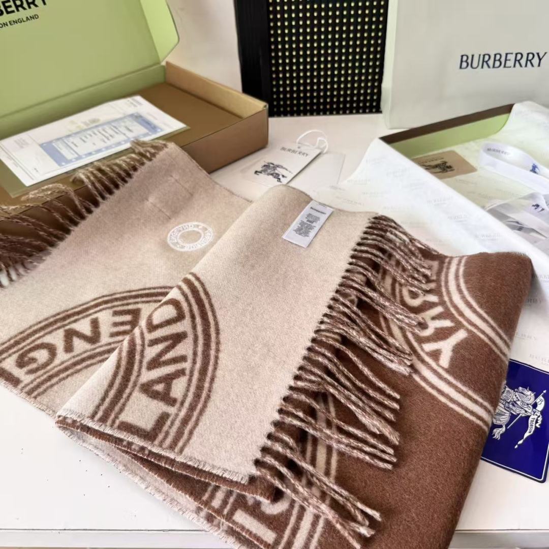 巴宝莉 秋冬新品！！看到了围巾的天花板👇巴宝莉BURBERRY！双面双色羊毛围巾圆环logo设计100%