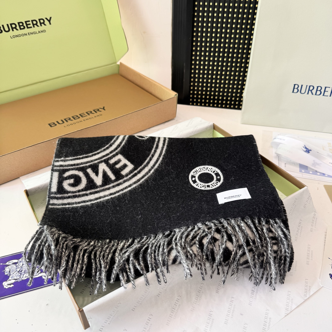 巴宝莉 秋冬新品！！看到了围巾的天花板👇巴宝莉BURBERRY！双面双色羊毛围巾圆环logo设计100%