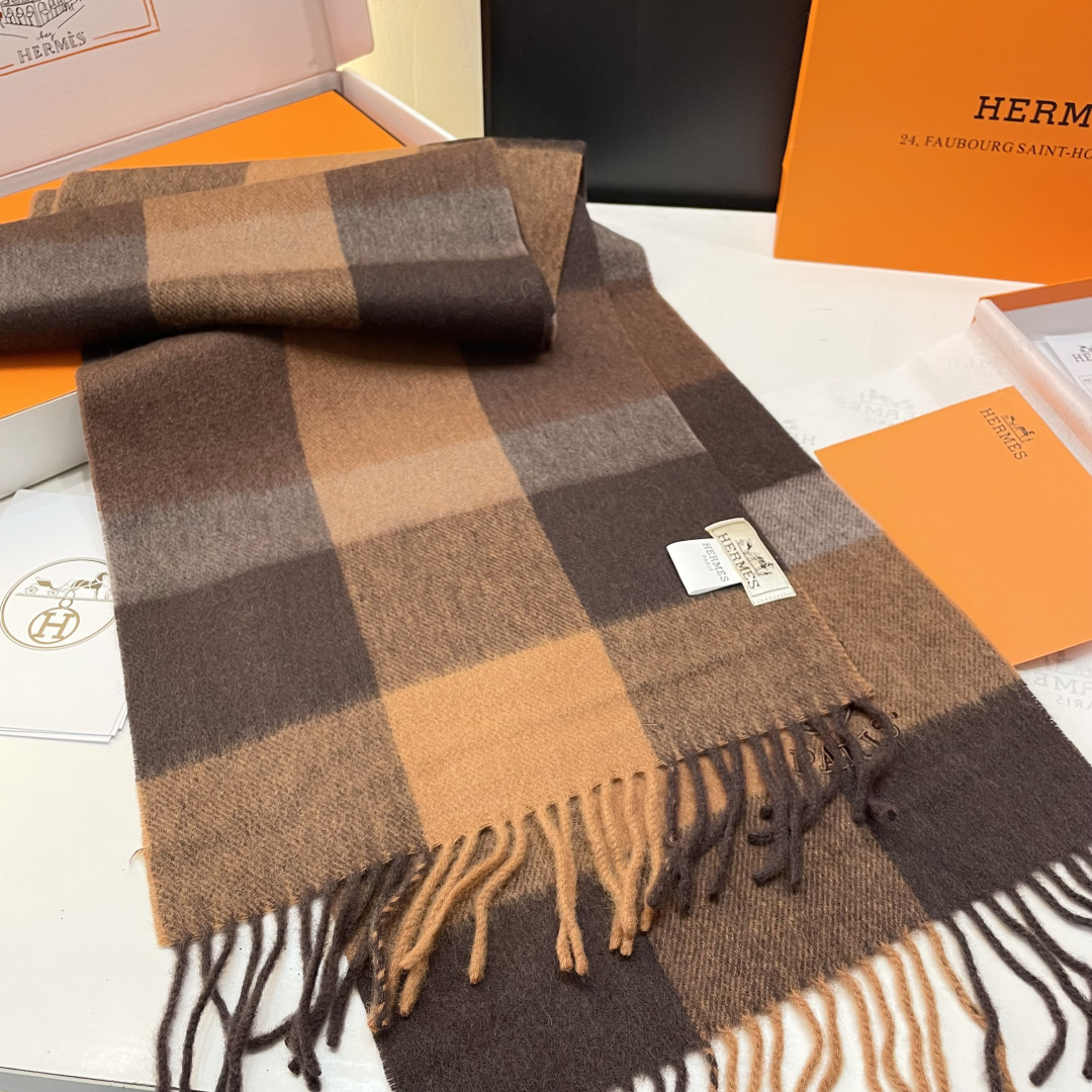 爆款推荐⚠️爱马仕好看到尖叫‼️顶级山羊绒款☀☁️‼️💯非常赞的情侣款围巾💟💟💟此款是专柜限量款👍💋顶级