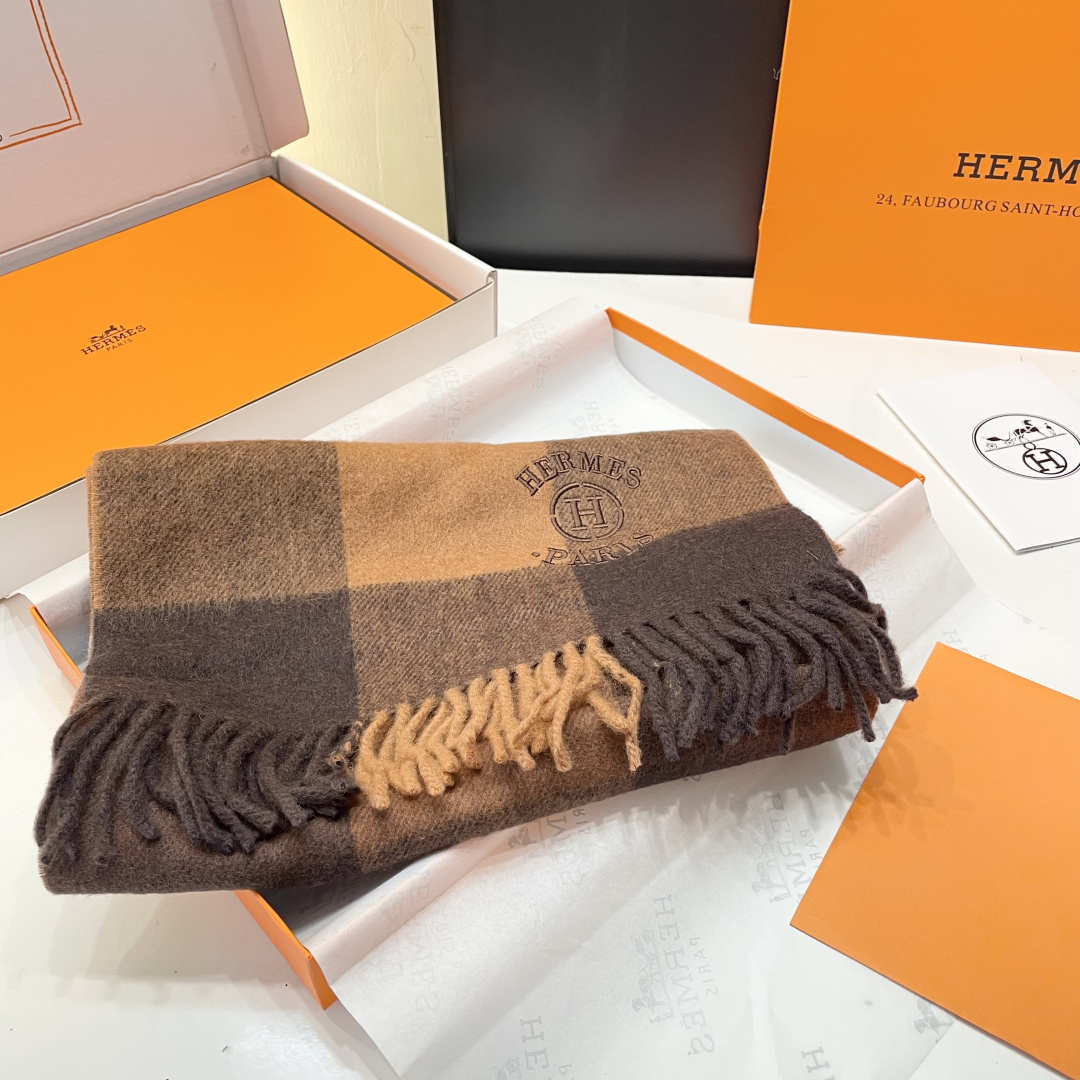 爆款推荐⚠️爱马仕好看到尖叫‼️顶级山羊绒款☀☁️‼️💯非常赞的情侣款围巾💟💟💟此款是专柜限量款👍💋顶级