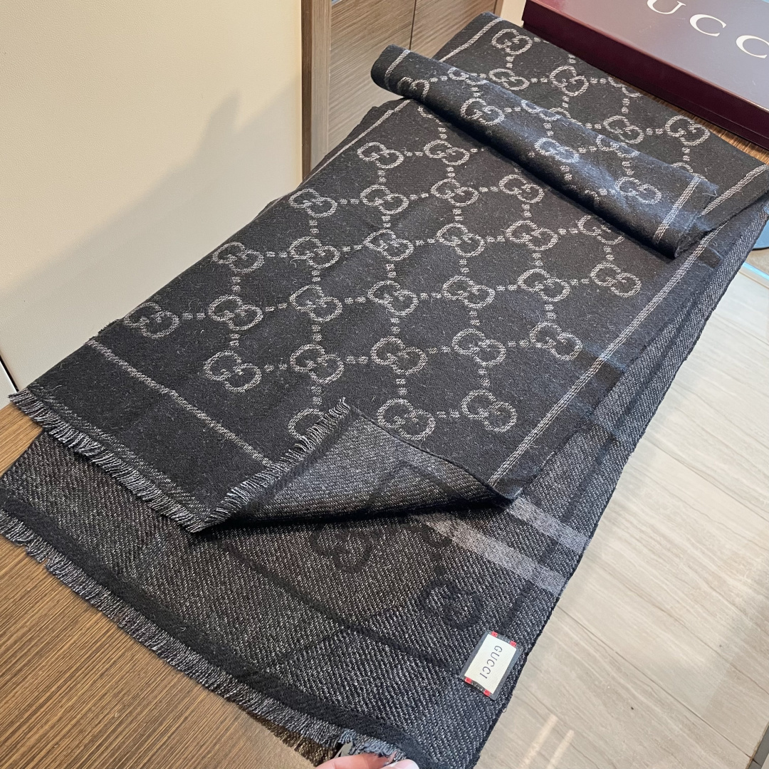 古奇【双G提花双面】款式经典，男女都可以 大方时髦，不过时，随便什么时候拿出来戴都好看。Gucci这款限