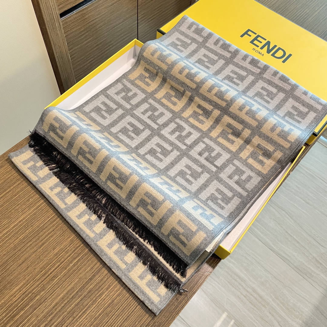 芬迪FF男女款围巾新款到货！海外原单，专柜原版，👏🎀️精美 今年超流行的款✨颜色随便百搭精神现👍💓🎀时尚
