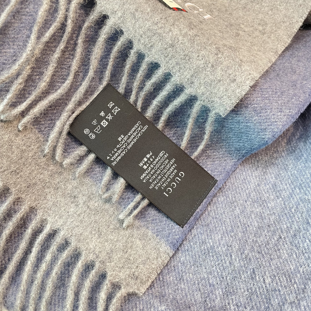 爆款到货古奇经典男女通用围巾👑柔和舒适的围巾带来今季最温暖贴心呵护❤️最顶级的品质❤️羊绒线织出漂亮精致