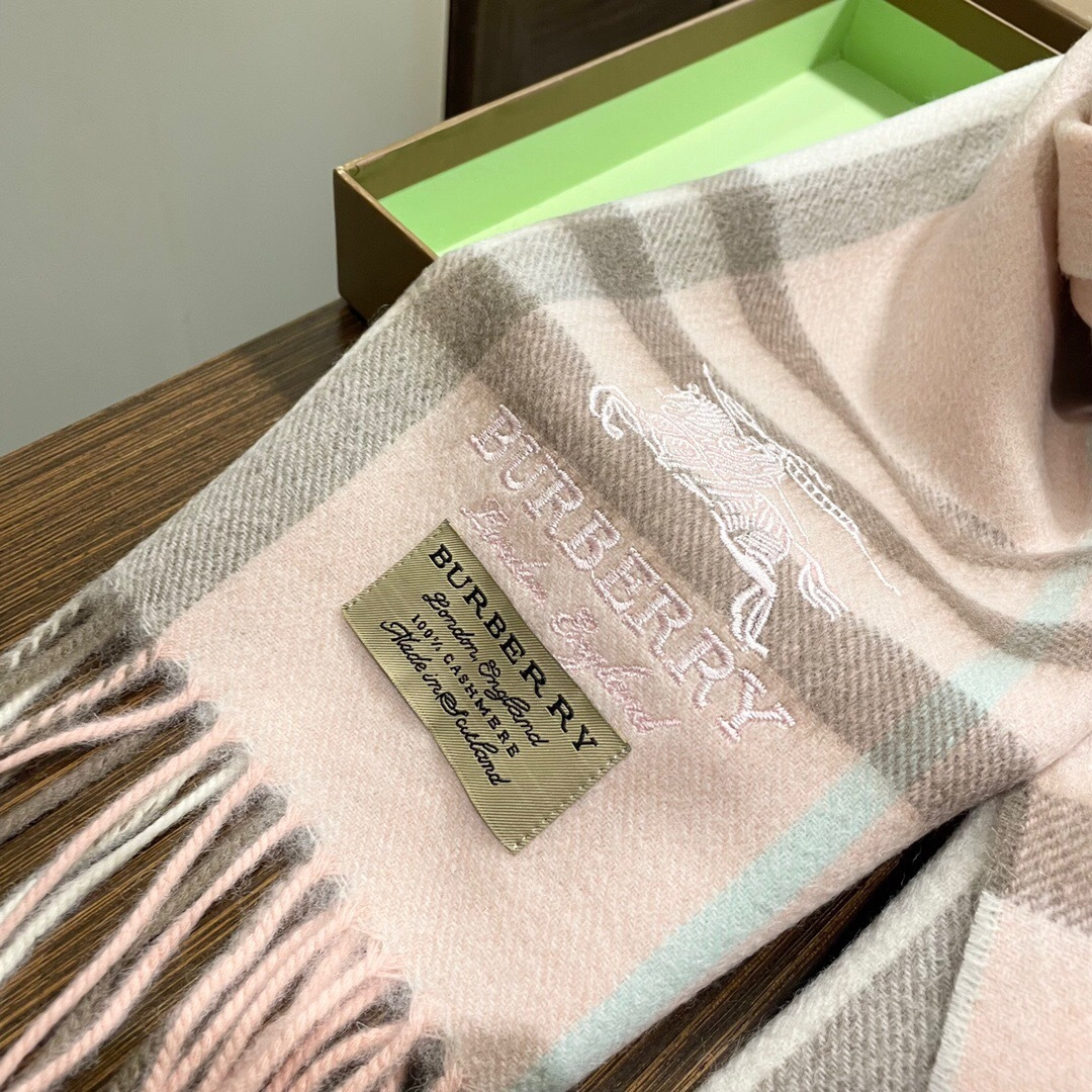 𝑩𝑼𝑹𝑩𝑬𝑹𝑹𝒀 【情侣刺绣羊绒围巾】怒赞自留，难得的高端男款！家属福利！非常正的男士围巾~面料大爱，非