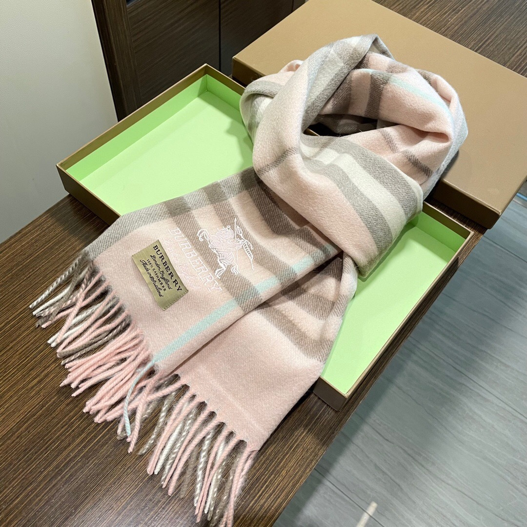 𝑩𝑼𝑹𝑩𝑬𝑹𝑹𝒀 【情侣刺绣羊绒围巾】怒赞自留，难得的高端男款！家属福利！非常正的男士围巾~面料大爱，非