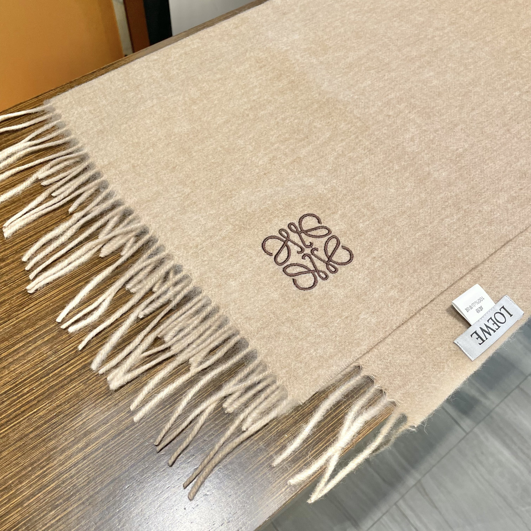 Loewe罗意威今年最新的订单(讲真，送人自用百分推荐)SviP推荐(自留.品质绝对放心).真心觉得可以