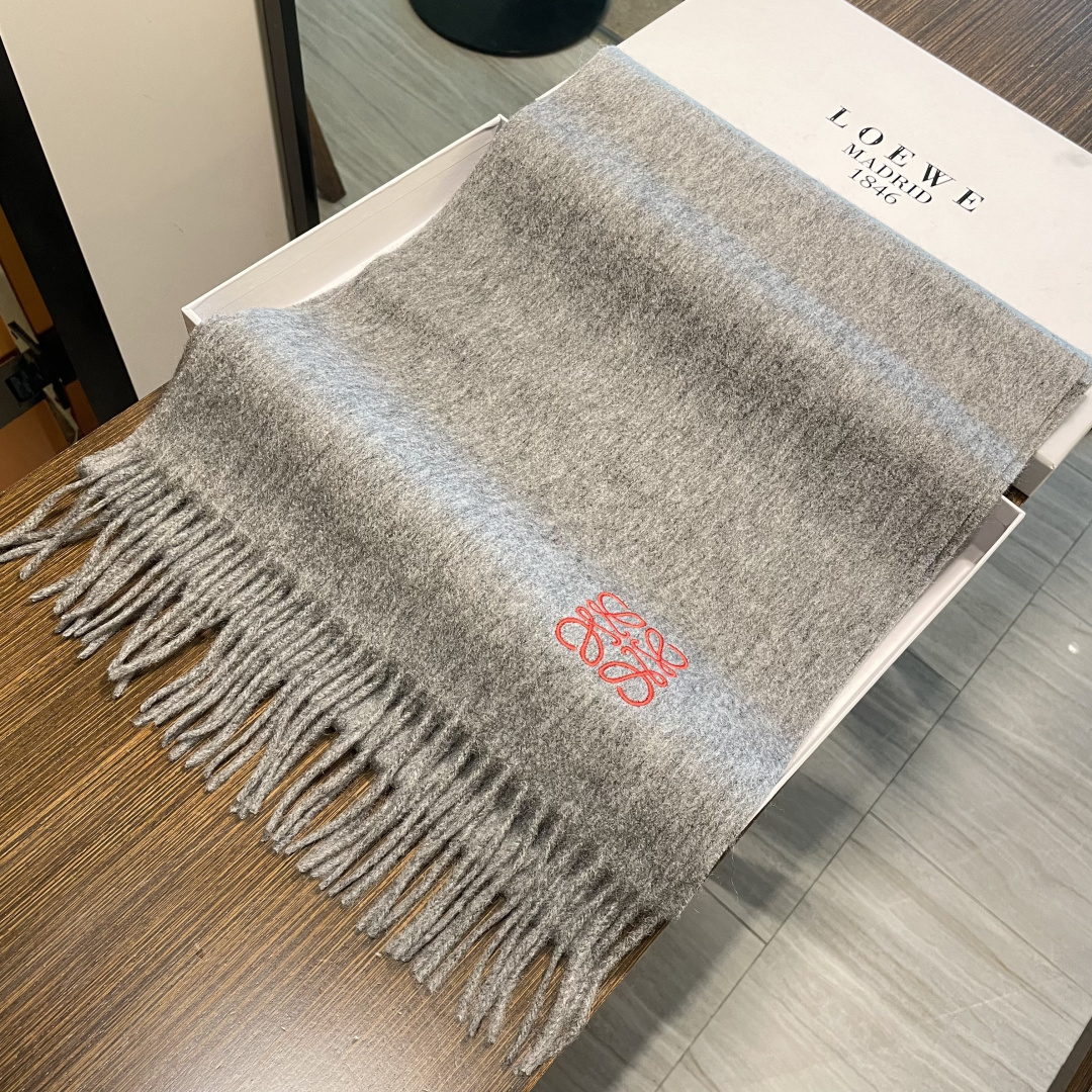 Loewe罗意威今年最新的订单(讲真，送人自用百分推荐)SviP推荐(自留.品质绝对放心).真心觉得可以