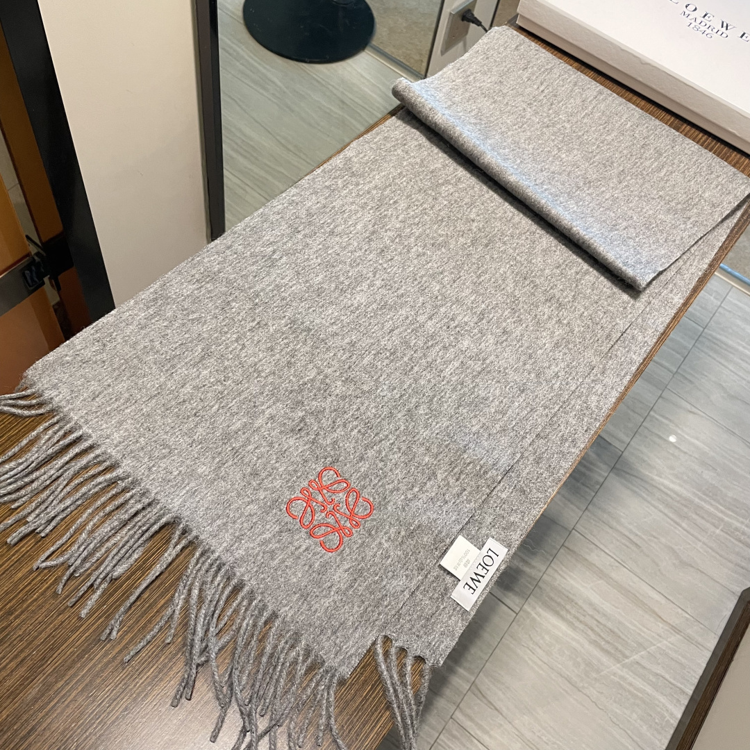 Loewe罗意威今年最新的订单(讲真，送人自用百分推荐)SviP推荐(自留.品质绝对放心).真心觉得可以