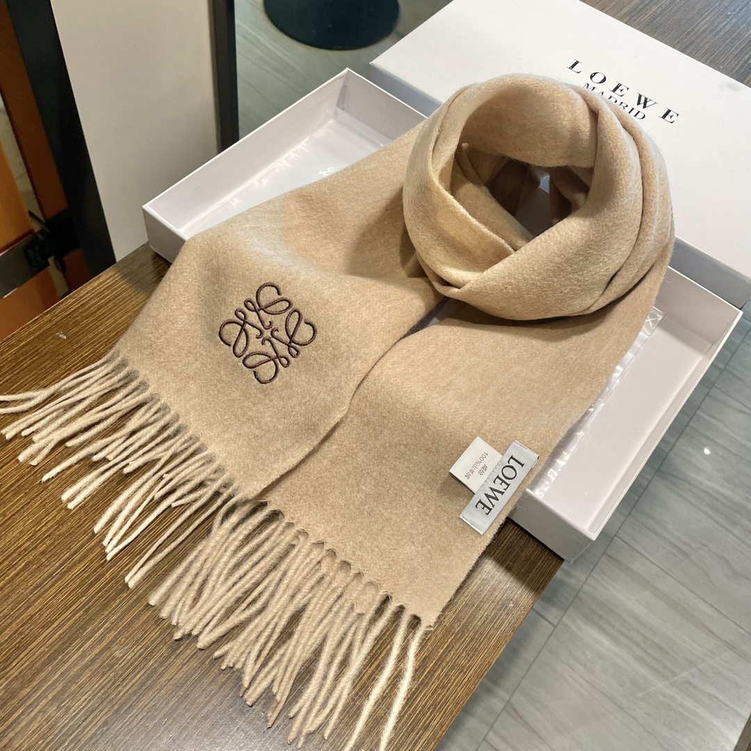 Loewe罗意威今年最新的订单(讲真，送人自用百分推荐)SviP推荐(自留.品质绝对放心).真心觉得可以