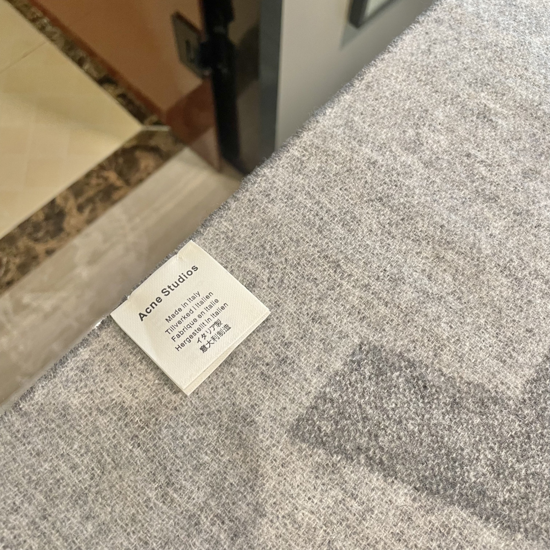 【acne大字母披肩】今年最热的款 🚨🚨原单原厂出品 超级大logo 🎆🎆双面三色纱提花工艺 🎟🎟波普艺