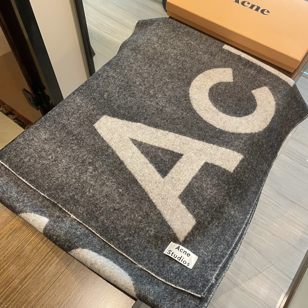 【acne大字母披肩】今年最热的款 🚨🚨原单原厂出品 超级大logo 🎆🎆双面三色纱提花工艺 🎟🎟波普艺