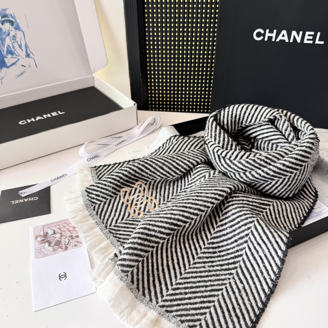 新款 搭配利器🆕🆕 香奈儿系列货 专供viP 产品 ♥顶级苏格兰进口绵羊毛 纹路织法使围巾赋有弹性且柔软