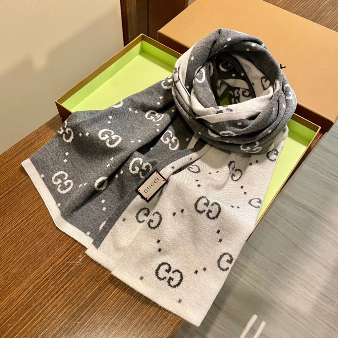 爆款上👍 G家独家牛货【GG针织蜜蜂】🐂 高端品质针织拼接围巾‼️这种精品是市场上及其少见的，GG元素针