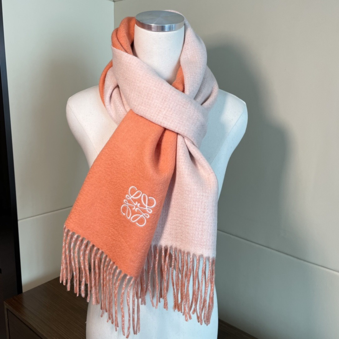 。爆款‼️顶级高尖端⚠️【LOEWE罗意威直供迪拜出口货‼️】🎀官网双面罗意威新品✨双面羊绒围巾♨️高尖