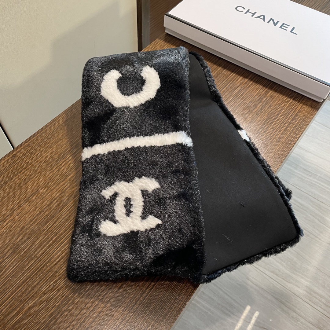 【▪️超级保暖Chanel秋冬新款！！！】简约奢华大气白富美，进口人工皮草和羊绒的结合，高级的范畴已不只