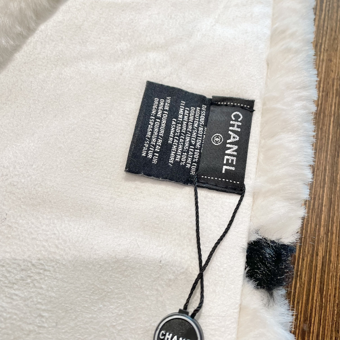 【▪️超级保暖Chanel秋冬新款！！！】简约奢华大气白富美，进口人工皮草和羊绒的结合，高级的范畴已不只
