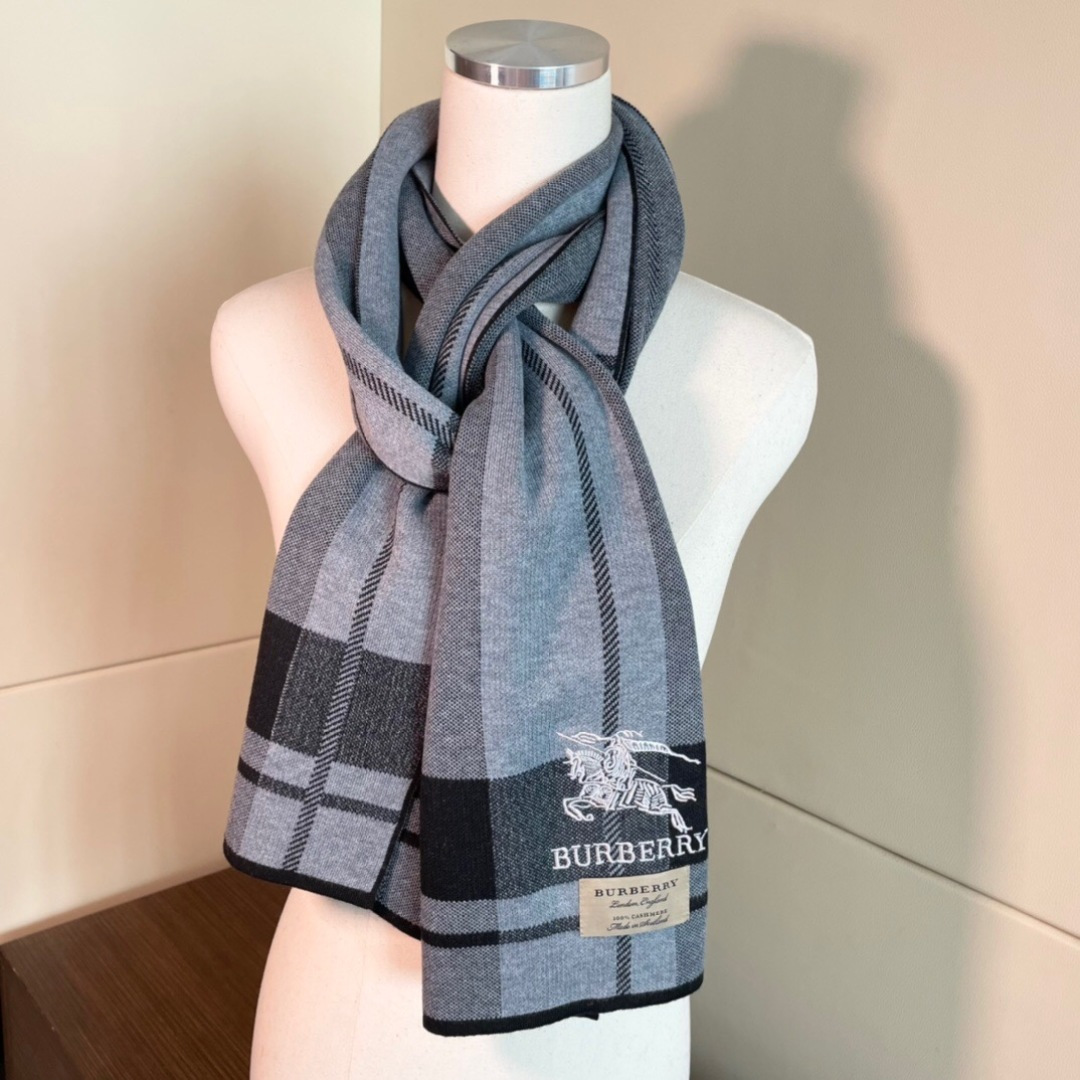 同步专柜，高端羊绒针织围巾！】可正式，可随意，非常Classical的男款设计。这款织法比较难，又很费纱