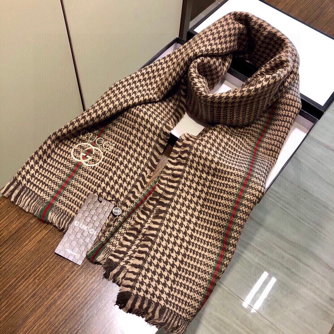 viP推荐👍Gucci专柜最新款‼️。爆款哦 😘💍实物真心美 🎀千鸟格小蜜蜂🐝💓💃🏻无论设计都是非常到位