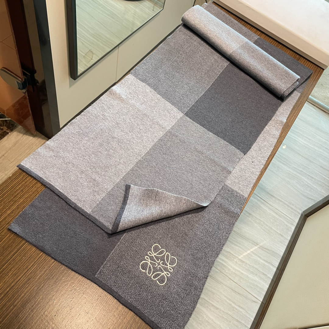 👑👑罗意威新款羊绒针织长巾‼️美翻了[流泪]御用殿堂级极品‼️新款在售 美丽至极 真的 上身极为衬肤色 