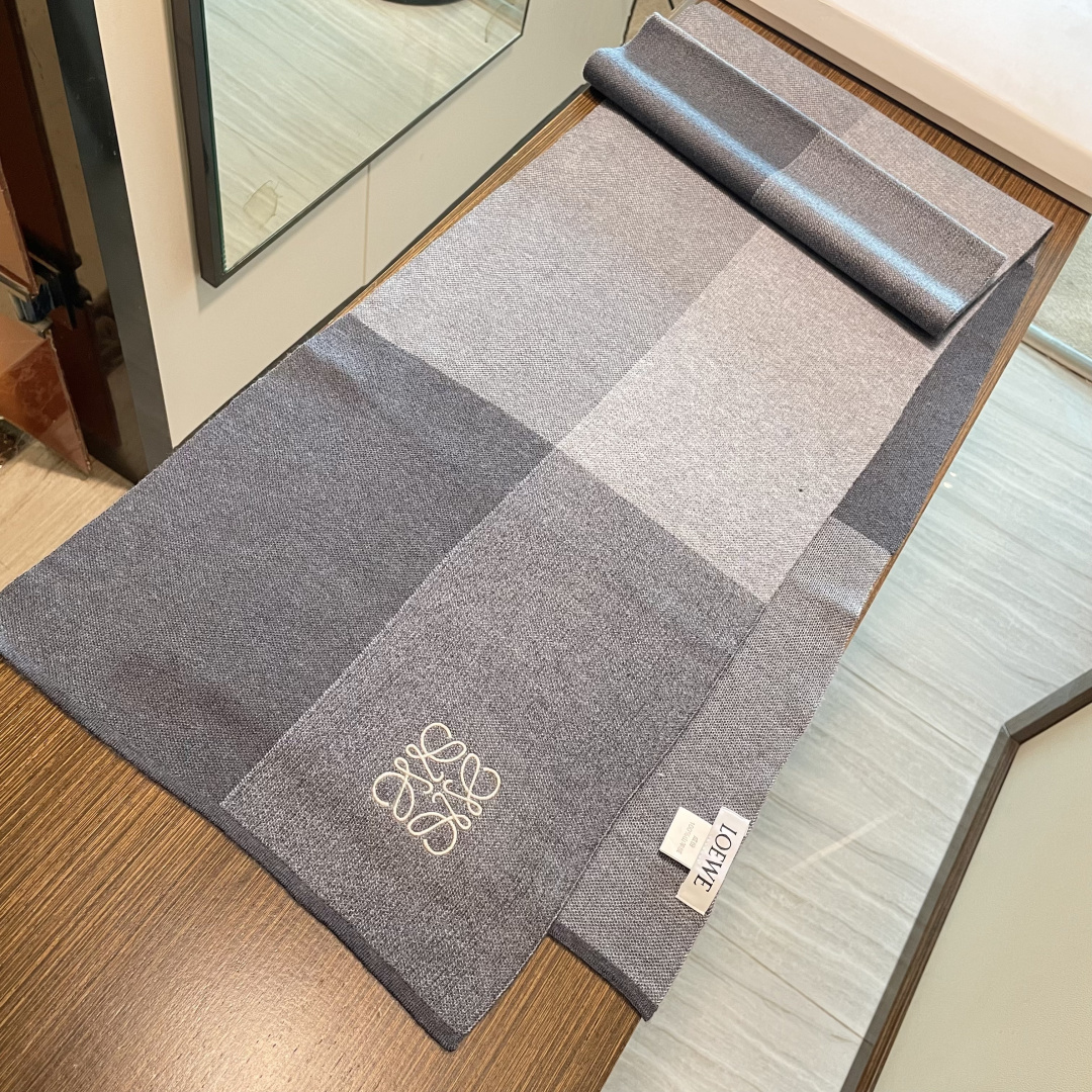 👑👑罗意威新款羊绒针织长巾‼️美翻了[流泪]御用殿堂级极品‼️新款在售 美丽至极 真的 上身极为衬肤色 