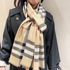 Bur新款复古格子,show款限量,一如既往的经典格子,流行了100年都没有过时,最经典的格子给你们福利抢购!配色依旧是 Bur新款复古格子,show款限量,一如既往的经典格子,流行了100年都没有过时,最经典的格子给你们福利抢购!配色依旧是