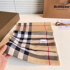 Bur新款复古格子,show款限量,一如既往的经典格子,流行了100年都没有过时,最经典的格子给你们福利抢购!配色依旧是 Bur新款复古格子,show款限量,一如既往的经典格子,流行了100年都没有过时,最经典的格子给你们福利抢购!配色依旧是