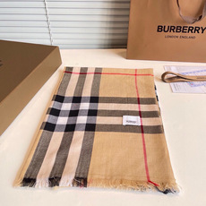 Bur新款复古格子,show款限量,一如既往的经典格子,流行了100年都没有过时,最经典的格子给你们福利抢购!配色依旧是 Bur新款复古格子,show款限量,一如既往的经典格子,流行了100年都没有过时,最经典的格子给你们福利抢购!配色依旧是