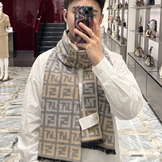 芬迪FF男女款围巾新款到货!海外原单,专柜原版,👏🎀️精美 今年超流行的款✨颜色随便百搭精神现👍💓🎀时尚级惊艳‼️👍,绕 芬迪FF男女款围巾新款到货!海外原单,专柜原版,👏🎀️精美 今年超流行的款✨颜色随便百搭精神现👍💓🎀时尚级惊艳‼️👍,绕