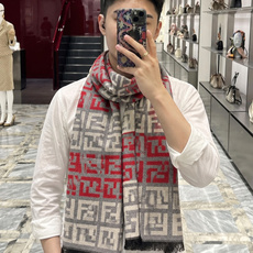 芬迪FF男女款围巾新款到货!海外原单,专柜原版,👏🎀️精美 今年超流行的款✨颜色随便百搭精神现👍💓🎀时尚级惊艳‼️👍,绕 芬迪FF男女款围巾新款到货!海外原单,专柜原版,👏🎀️精美 今年超流行的款✨颜色随便百搭精神现👍💓🎀时尚级惊艳‼️👍,绕