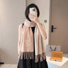 新品 新品 爱马仕男女款围巾且买且珍惜😍~都是出口订单所以比较难遇❤️东西讲究少而精😍好看的一定要收😎这款H家女士围巾 新品 新品 爱马仕男女款围巾且买且珍惜😍~都是出口订单所以比较难遇❤️东西讲究少而精😍好看的一定要收😎这款H家女士围巾