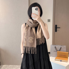 新品 新品 爱马仕男女款围巾且买且珍惜😍~都是出口订单所以比较难遇❤️东西讲究少而精😍好看的一定要收😎这款H家女士围巾 新品 新品 爱马仕男女款围巾且买且珍惜😍~都是出口订单所以比较难遇❤️东西讲究少而精😍好看的一定要收😎这款H家女士围巾