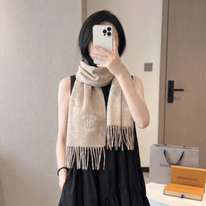 新品 新品 爱马仕男女款围巾且买且珍惜😍~都是出口订单所以比较难遇❤️东西讲究少而精😍好看的一定要收😎这款H家女士围巾 新品 新品 爱马仕男女款围巾且买且珍惜😍~都是出口订单所以比较难遇❤️东西讲究少而精😍好看的一定要收😎这款H家女士围巾